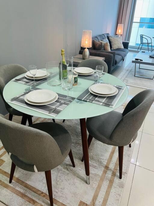 1 Bed Apartment With Sea View, Pool, Gym & Free Parking In Dubai Marina Ngoại thất bức ảnh