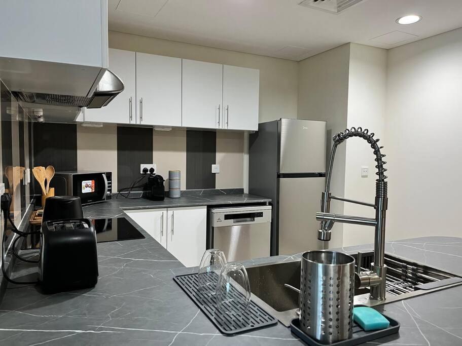 1 Bed Apartment With Sea View, Pool, Gym & Free Parking In Dubai Marina Ngoại thất bức ảnh